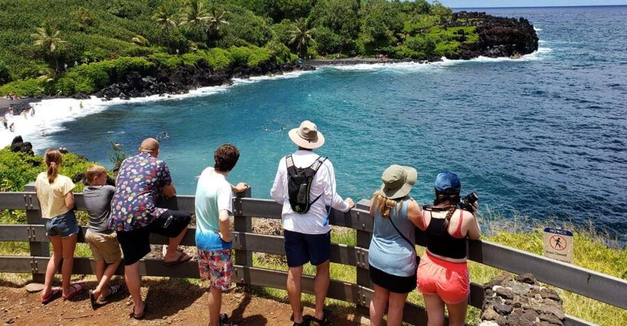Maui: Road to Hana Adventure with Breakfast & Lunch - Breakfast, pickup, and the first stretch east