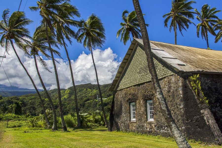 Maui: Small-Group Road to Hāna Sightseeing Tour - Waiʻānapanapa’s black sand and sea cave