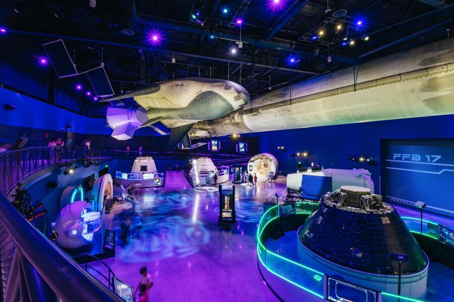Merritt Island: Kennedy Space Center Visitor Complex Ticket - Watch films and live presentations