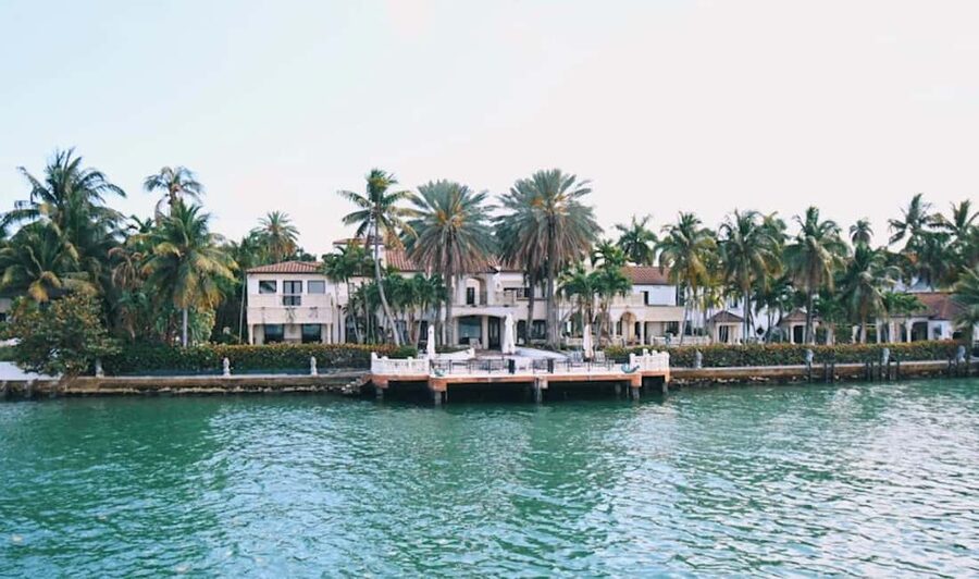 Miami: Biscayne Bay Millionaire's Homes Sightseeing Cruise - Star Island and Palm Island mansion views