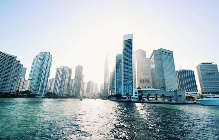 Miami: Biscayne Bay Millionaire's Homes Sightseeing Cruise - Fisher Island, South Beach, and the open bay