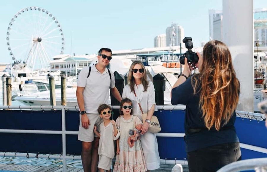 Miami: Biscayne Bay Millionaire's Homes Sightseeing Cruise - A comfortable boat with two ways to see Miami