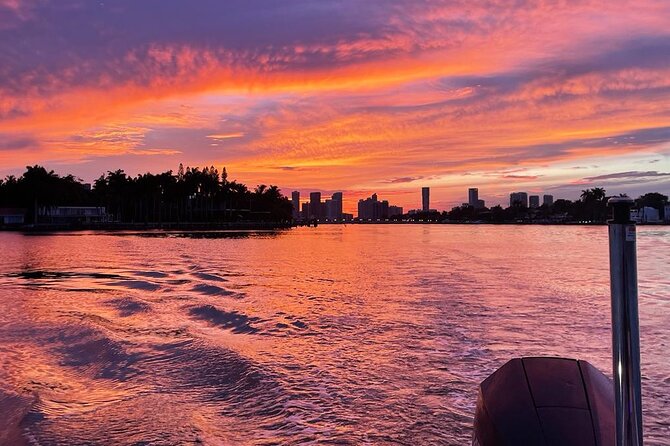 Miami Boat Tour –Day and Night Cruises with Champagne - Day, sunset, or night?