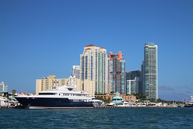 Miami Boat Tour of Celebrity Homes - Music, narration, and the crew