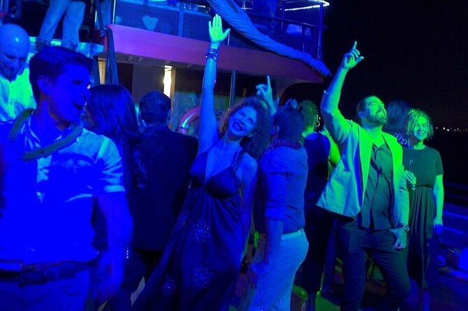 Miami Party Boat Cruise Music & Skyline Views - Drinks, the Welcome Cocktail, and Food