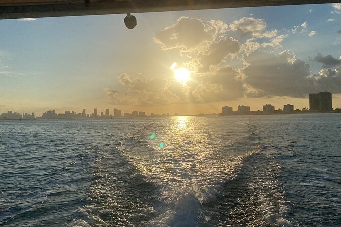 Miami Sightseeing Cruise on a Luxury Yacht - Choosing between the upper deck and cabin