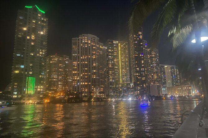 Miami Sightseeing Cruise on a Luxury Yacht - Onboard drinks, snacks, and the real cost