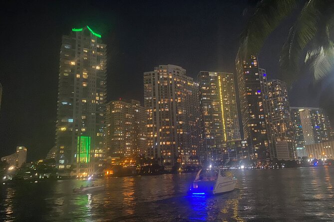 Miami Sightseeing Cruise on a Luxury Yacht - Is it really a luxury yacht?