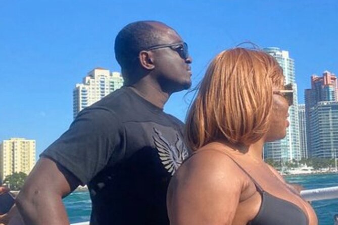 Miami Skyline Boat Cruise Past Millionaire's Homes Optional Stop - From Bayside Marketplace to the Miami skyline