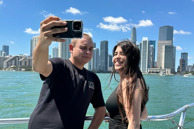 Miami Skyline Boat Cruise Past Millionaire's Homes Optional Stop - Returning to Bayside Marketplace