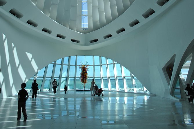 Milwaukee Tour - Santiago Calatrava’s Milwaukee Art Museum