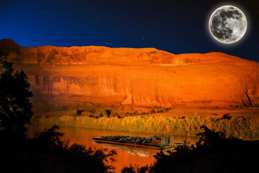 Moab: Colorado River Dinner Cruise with Music and Light Show - A gentle boat ride with local stories