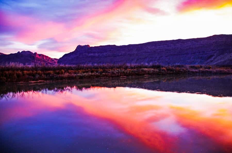 Moab: Colorado River Dinner Cruise with Music and Light Show - Seating, stairs, and evening comfort