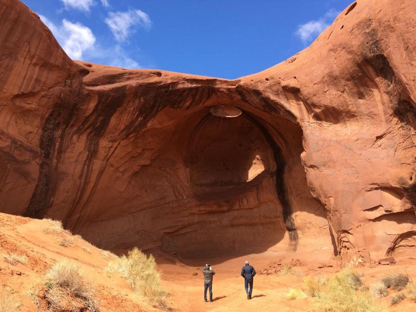 Monument Valley: Backcountry Jeep Tour with Navajo Guide - Moccasin Arch, Big Hogan, and Sun’s Eye