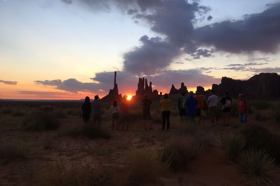 Monument Valley: Sunset Tour with Navajo Guide - Three Sisters and John Ford Point