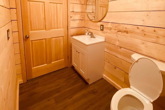 Mountaintop 360° Best Alaskan Cabin with Photography @Aurora Camp - The real value of the $99 price