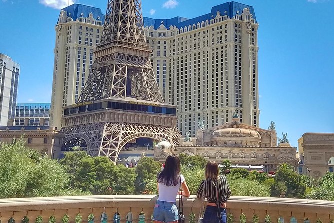 Must-See Spots Vegas Strip Walking Tour - Start beneath the grand ceilings of Palazzo