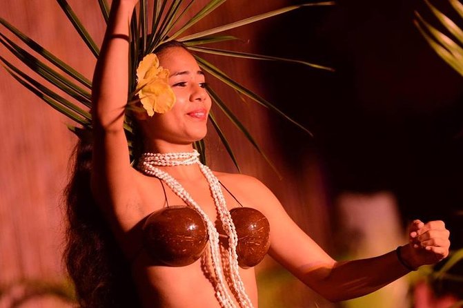 Myths of Maui Luau Dinner and Show - Arriving for the shell lei greeting and sunset view