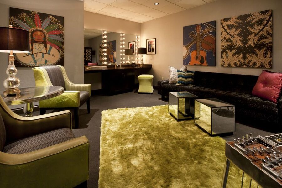 Nashville: Grand Ole Opry Backstage Tour - The green room and backstage atmosphere