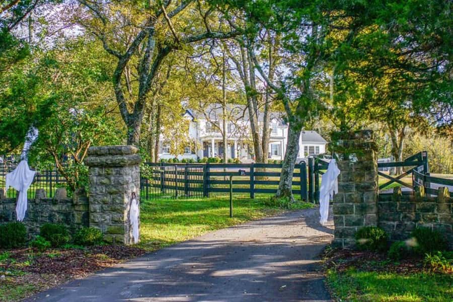 Nashville: Homes of the Stars Narrated Bus Tour - What the two-hour route is really like