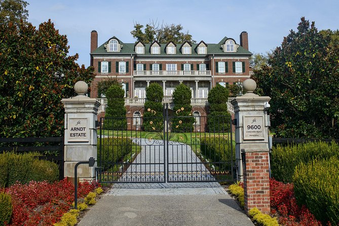 Nashville "Homes Of The Stars" Narrated Bus Tour with 30+ Celebrity Homes - Why the guide matters more than the houses
