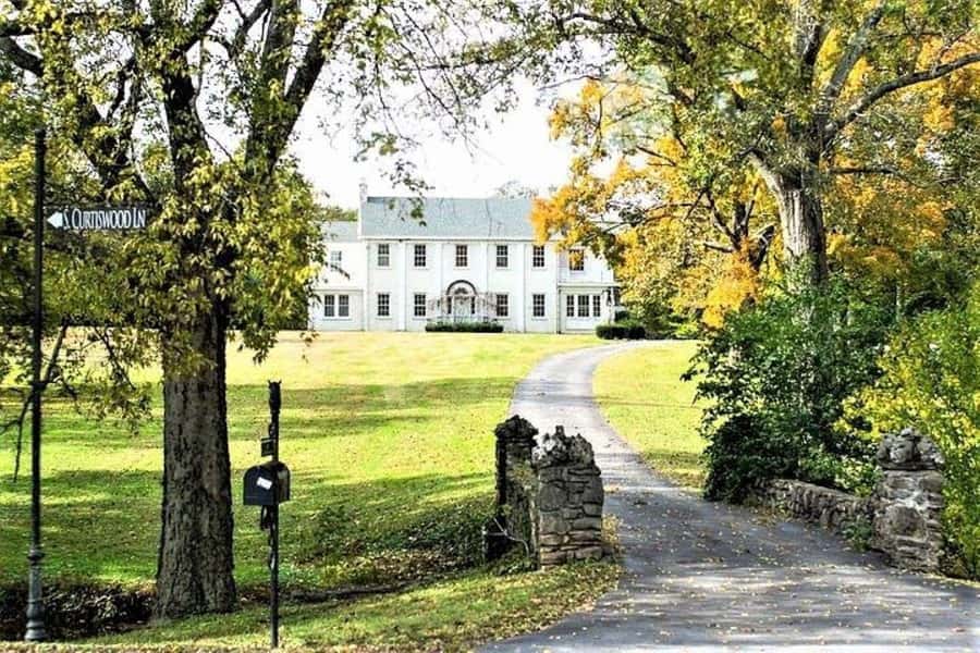 Nashville: Homes of the Stars Narrated Bus Tour - Downtown views put the celebrity homes in context
