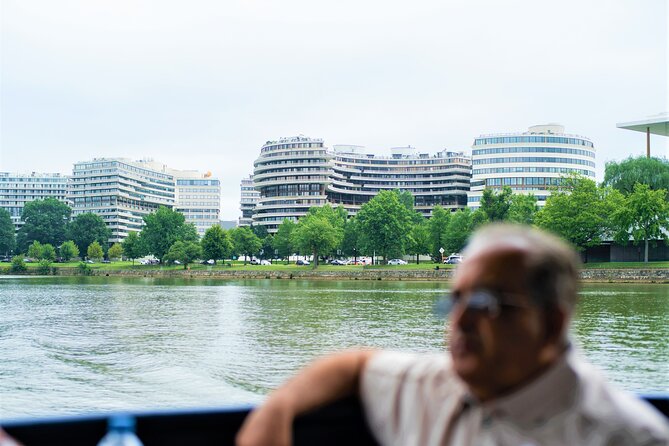 National Mall Tour with 10+ Stops, Boat Cruise, Entry Tickets - Lincoln, Vietnam, and the memorial core