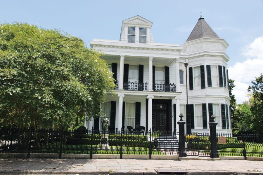 New Orleans: 2-Hour 15-Minute City and Cemetery Tour by Bus - Who Should Book This New Orleans Tour?