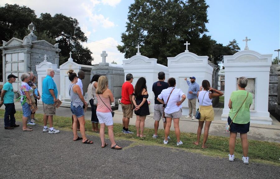 New Orleans: 2-Hour 15-Minute City and Cemetery Tour by Bus - Why This Bus Tour Works Well on a First Day