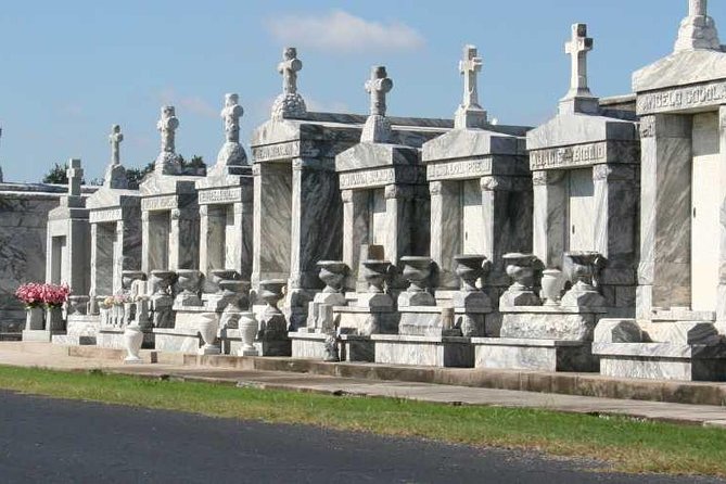 New Orleans City Tour: French Quarter, Garden District & Cemetery - The Superdome and Hurricane Katrina
