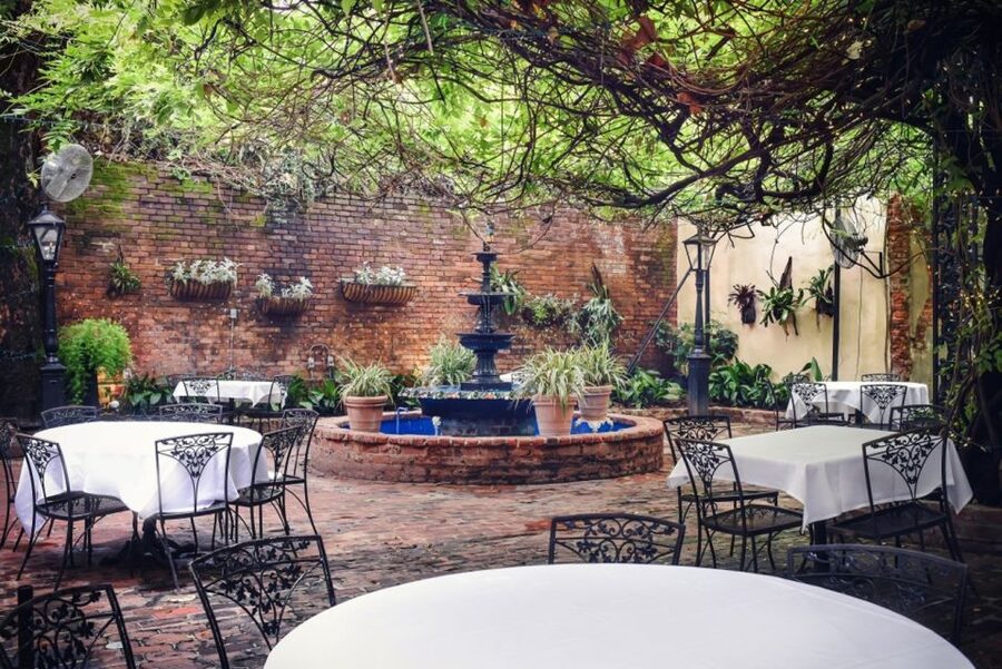 New Orleans: 'Court of Two Sisters' Jazz Brunch Buffet - Service That Keeps the Buffet Relaxed