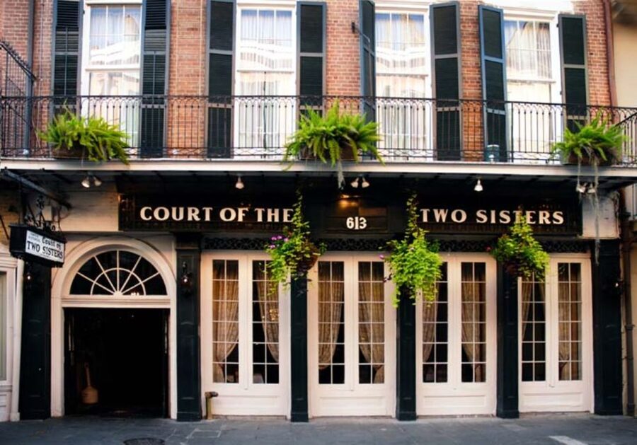 New Orleans: 'Court of Two Sisters' Jazz Brunch Buffet - Who Should Book This Brunch?