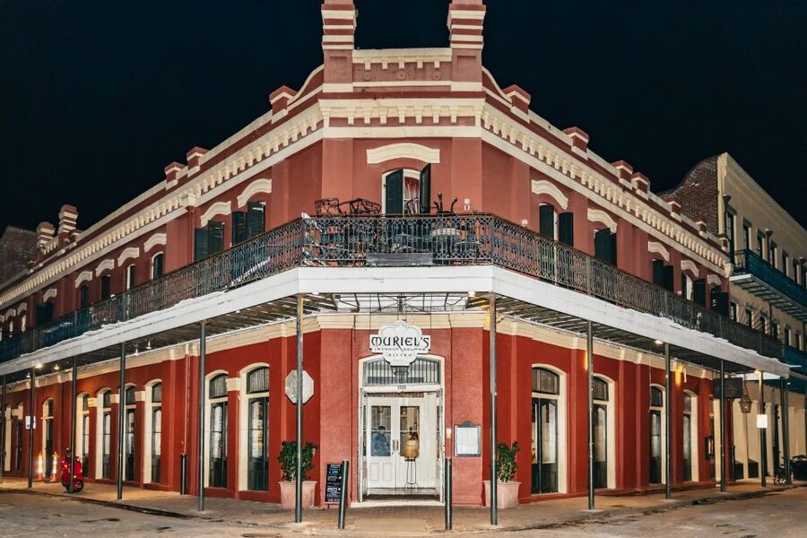 New Orleans: French Quarter Ghost Tour with Interior Visit - Guides are the heart of the evening