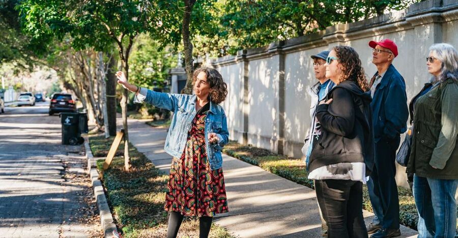 New Orleans: Garden District Guided Walking Tour - Reading the antebellum-style homes