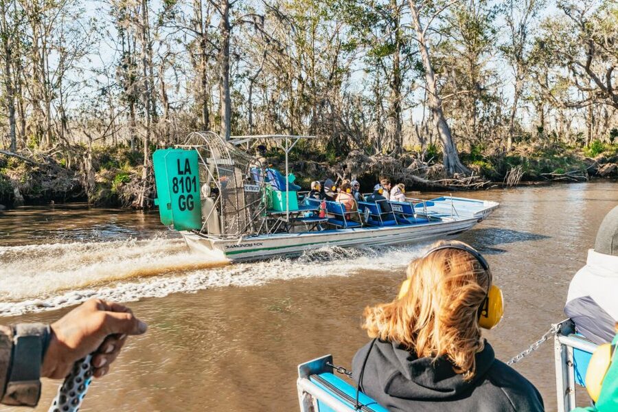 New Orleans: Oak Alley Plantation & Airboat Swamp Combo Tour - Leaving New Orleans by bus or van