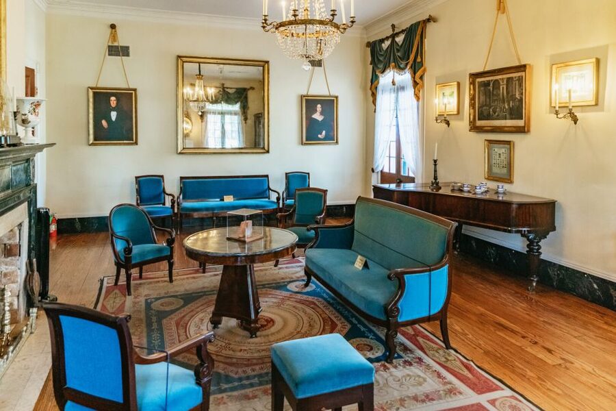 New Orleans: Oak Alley Plantation & Airboat Swamp Combo Tour - Walking beneath Oak Alley’s famous oaks