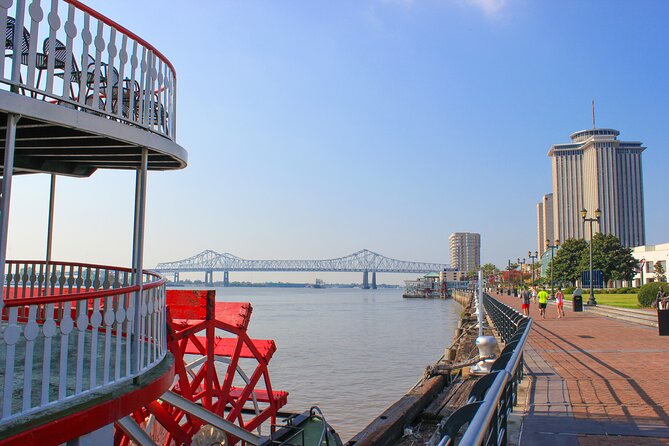 New Orleans Steamboat Natchez Jazz Cruise - A paddlewheel boat with two kinds of comfort