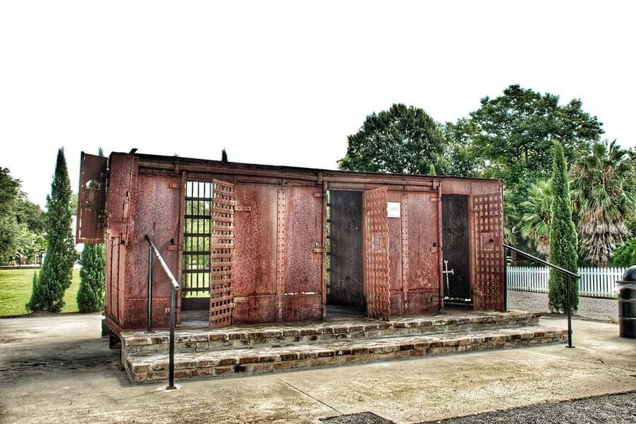 New Orleans: Whitney Plantation Tour with Transportation - Following the 14-stop audio tour