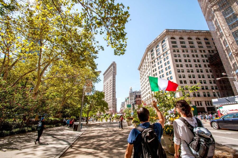 New York City: Bus Tour from Manhattan - Fifth Avenue, Rockefeller Center, and the Empire State Building