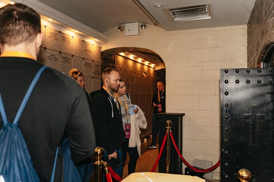 New York City: Catacombs by Candlelight - Booking, Timing, and Respectful Preparation
