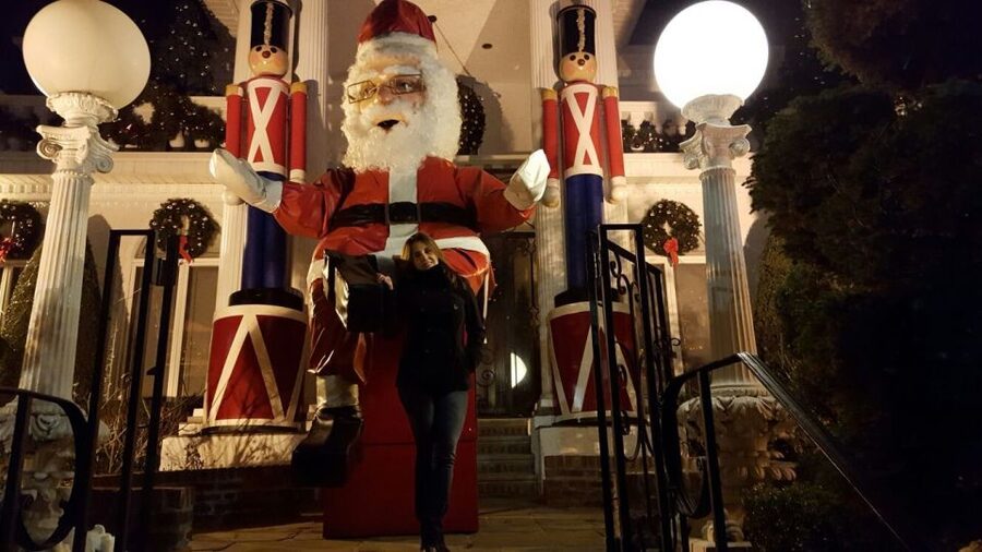 New York City: Dyker Heights Christmas Lights Tour - What to wear and what to leave behind