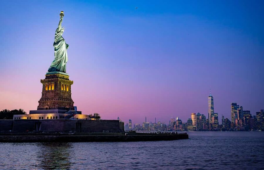 New York City: Gourmet Dinner Cruise with Live Music - Is $145 a Fair Price?