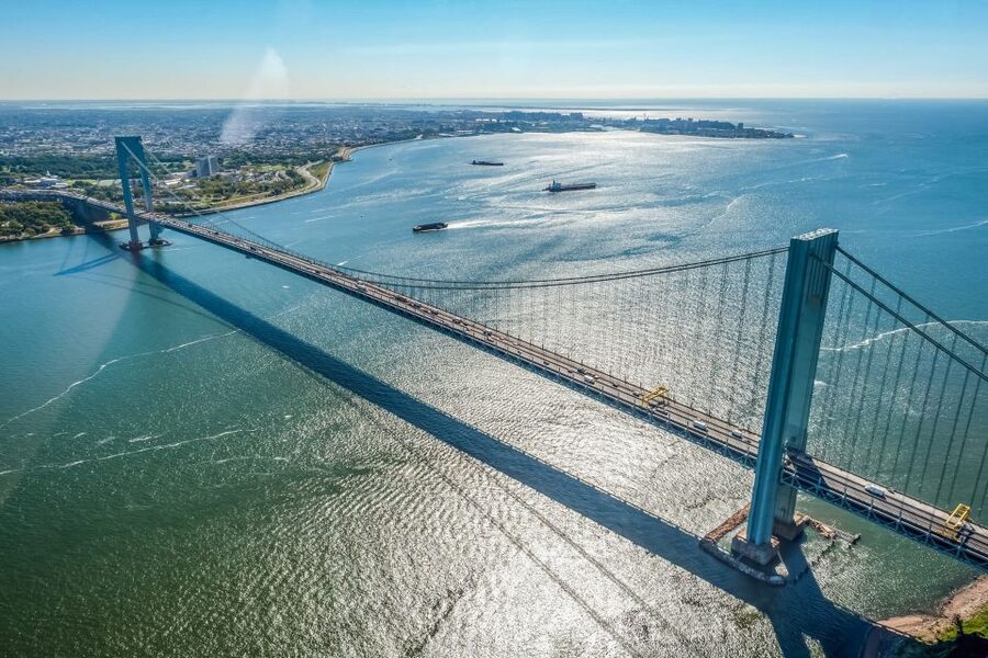 New York City: Manhattan Helicopter Tour - The audio guide is useful, but do not rely on it