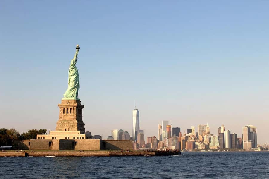 New York City: Statue of Liberty & Ellis Island Guided Tour - Crossing to Ellis Island