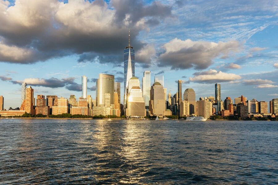 New York City: Sunset Yacht Cruise - Boarding a yacht with old New York character