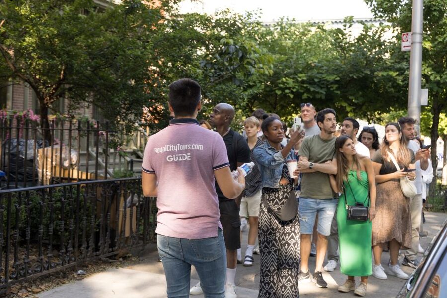New York City: Tour of Manhattan, Bronx, Queens & Brooklyn - The guide and vehicle make a big difference