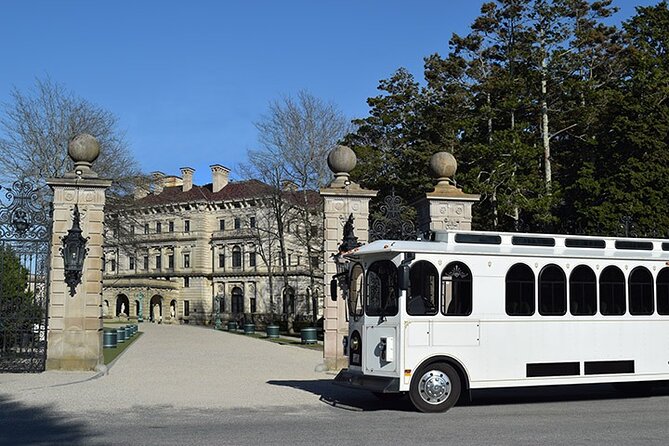 Newport Gilded Age Mansions Trolley Tour with Breakers Admission - Cliff Walk and Bellevue Avenue