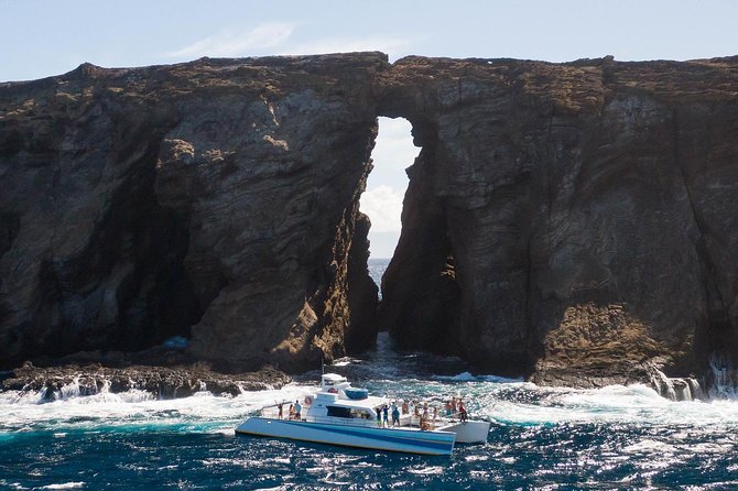 Ni'ihau and Na Pali Coast Snorkel Boat Tour - Food, Drinks, and Crew Service