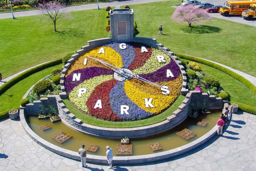 Niagara Falls: Canadian and American Deluxe Day Tour - The guide can shape the entire day