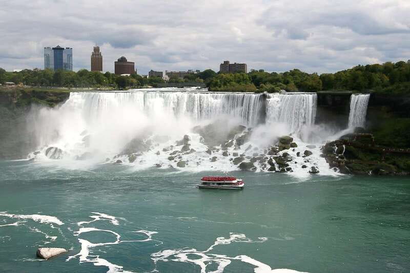 Niagara Falls, ON: Helicopter Ride with Boat & Skylon Lunch - The drive fills in the story